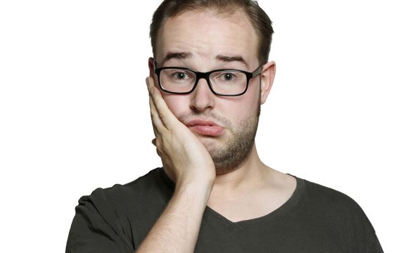 MITOS FRECUENTES SOBRE LOS IMPLANTES DENTALES MITOS FRECUENTES SOBRE LOS IMPLANTES DENTALES